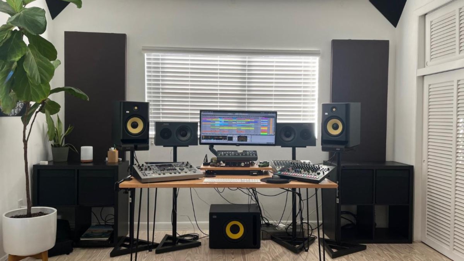 Miami-Based DJ Creates Unique Mixes in His ﻿Studio With KRK