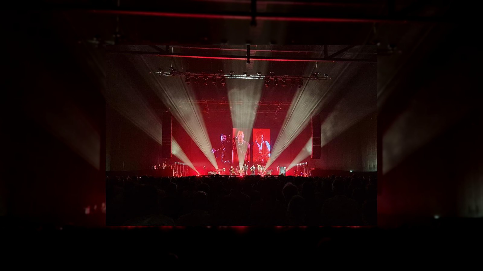 Martin Audio Wpl System Powers Van Dik Hout Tour