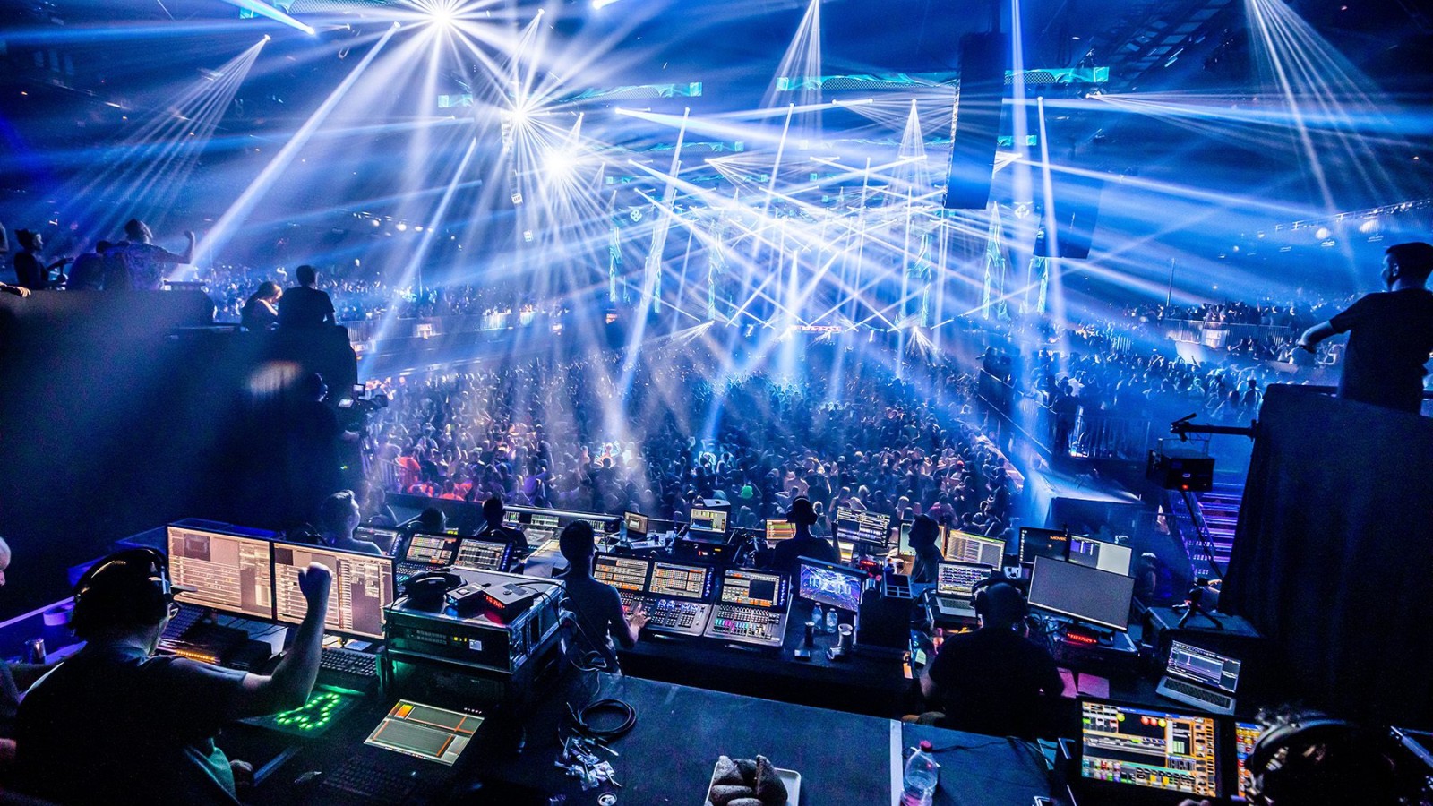 Leon Driessen And LD Company Power Big Looks At Reverze With ChamSys MagicQ MQ500M