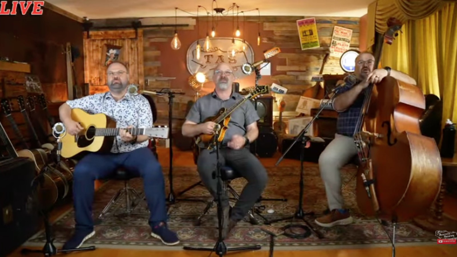 The Acoustic Shoppe: Blending Tradition with Technology