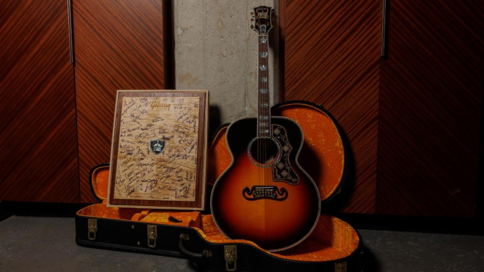 Gibson SJ-200 Monarch #100,